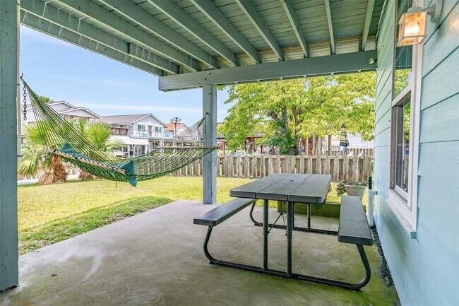 Building Photo - 16614 Bermuda Way