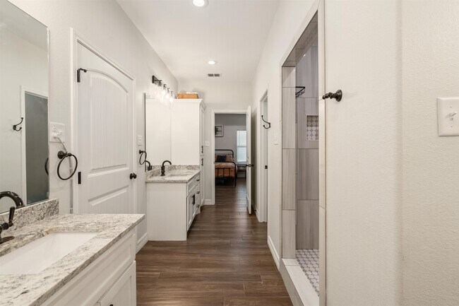 Building Photo - 423 Pitaya Ln