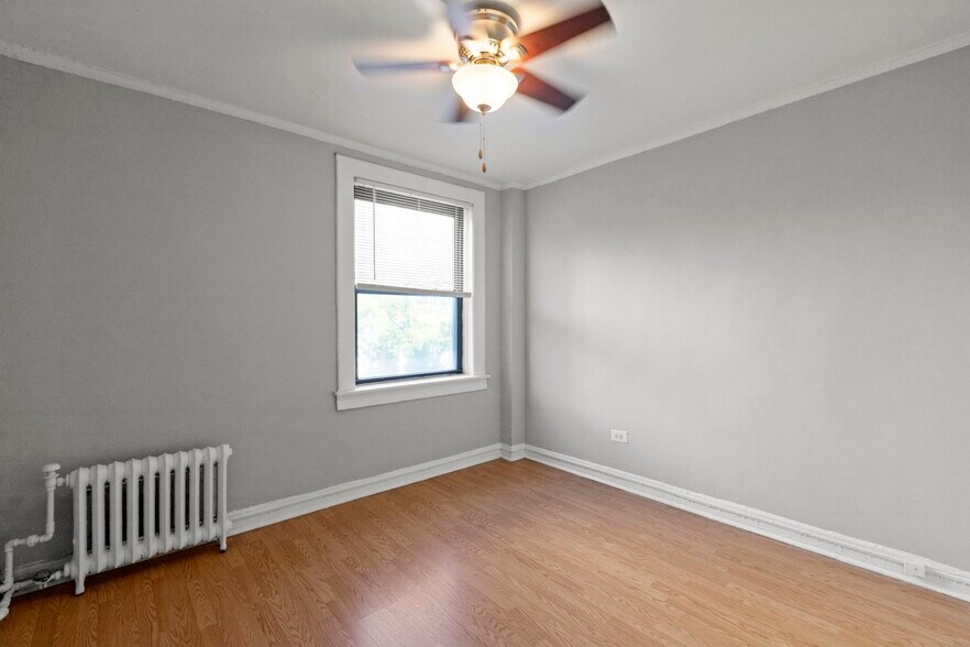 Building Photo - 630 W Sheridan Rd