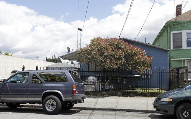 Building Photo - 1438 44th Ave