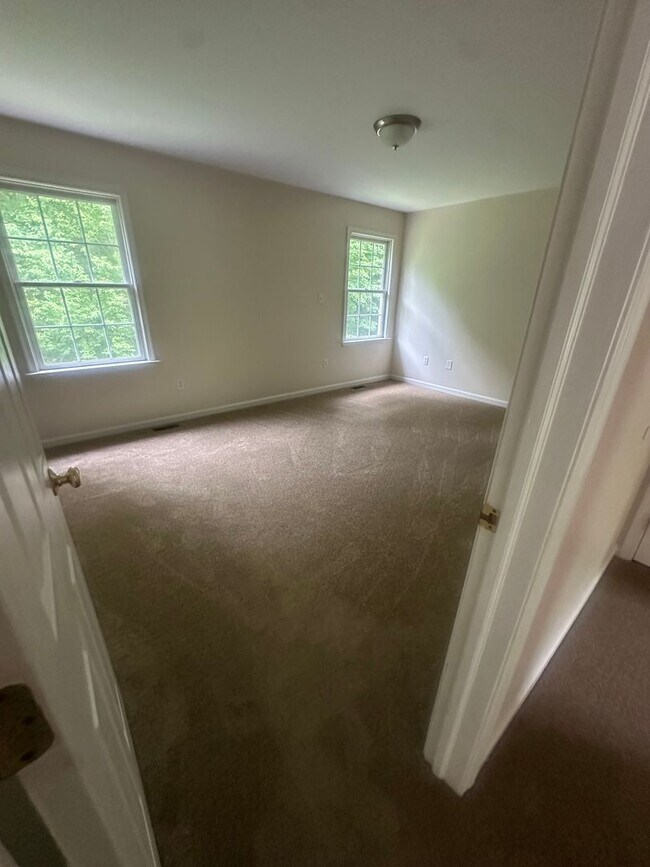 Building Photo - North East - 3 Bedroom 2 Bathroom