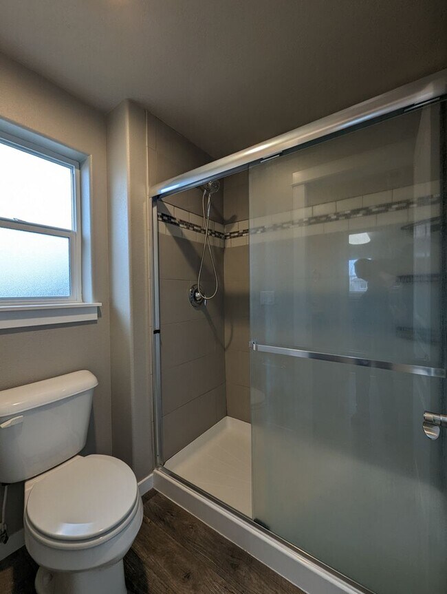 Building Photo - Gorgeous 3-Bedroom, 2.5-Bath Home on Corner Lot In Eugene!