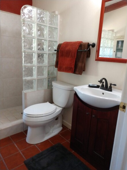 Remodeled Bathroom - 12195 Henno Rd