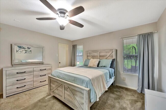 Building Photo - 4026 Bentwood Dr