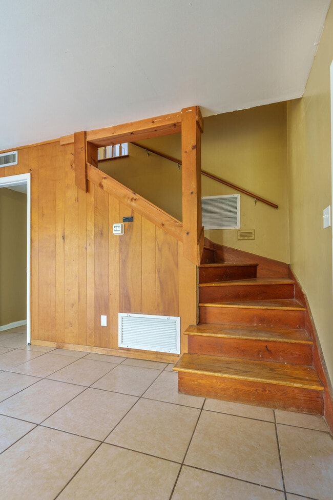 Building Photo - 3515 NW 8th Ave