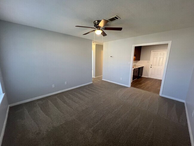 Building Photo - Pensacola - 2 Bedroom, 1 Bathroom - lawn care included