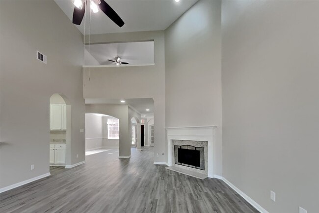 Building Photo - 7015 Fountain Lilly Dr