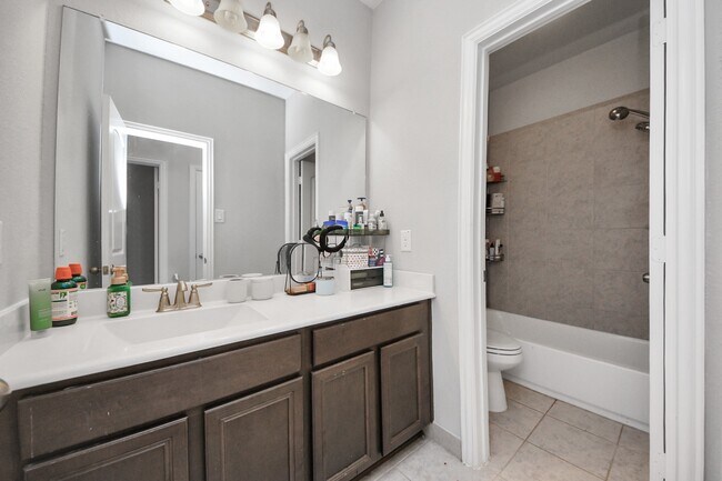 Building Photo - 3902 Cantone Grotto Ct