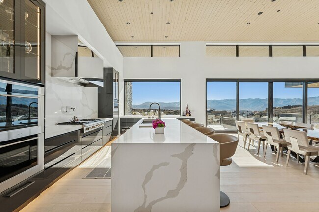 Building Photo - 3404 Wapiti Cyn Rd