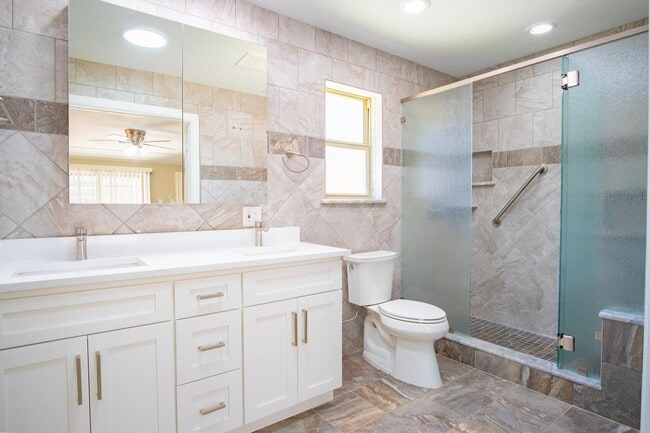 Building Photo - Gorgeous Prestonwood home with in-ground pool & large yard