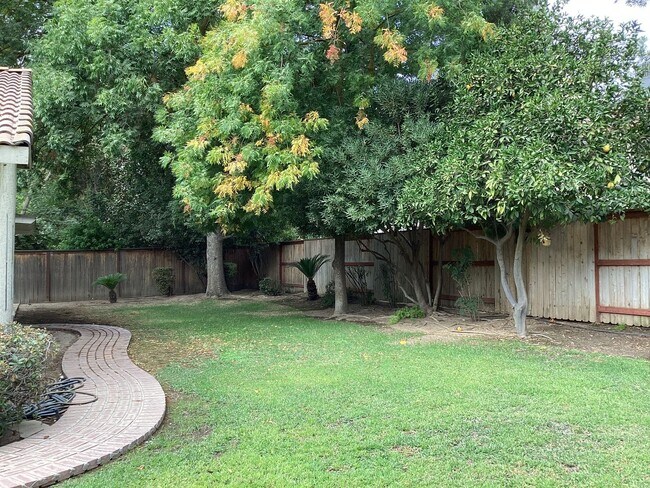 Building Photo - 9615 N Buttonwood Ct