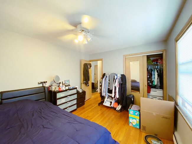 Building Photo - 4112 N. Kedvale-4114-2E
