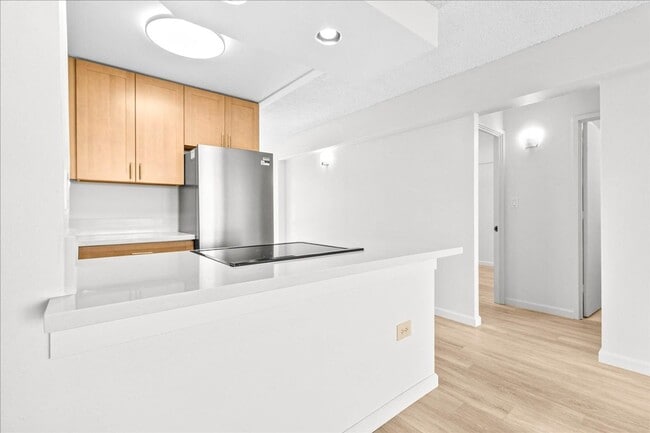 Building Photo - Newly renovated one bedroom condo with lov...