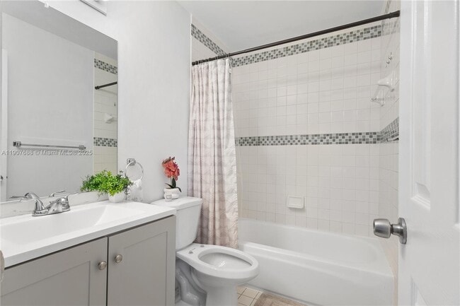 Building Photo - 6205 SW Kendale Lakes Cir