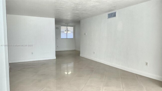 Building Photo - 1475 NE 125th Terrace