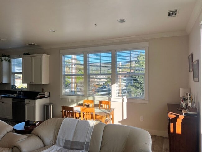 Building Photo - 399 Foothill Blvd