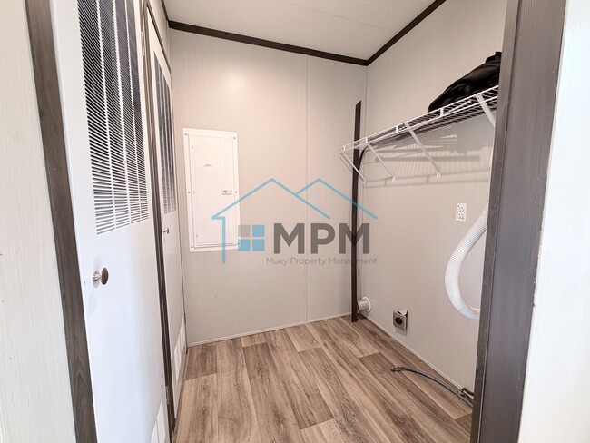 Building Photo - 136 Hillside Cir