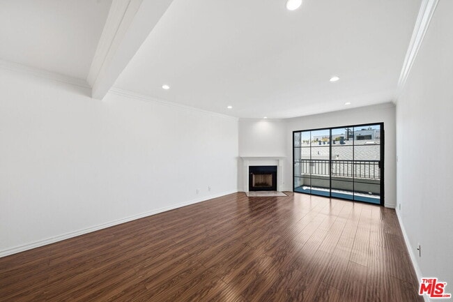 Building Photo - 909 Croft Ave
