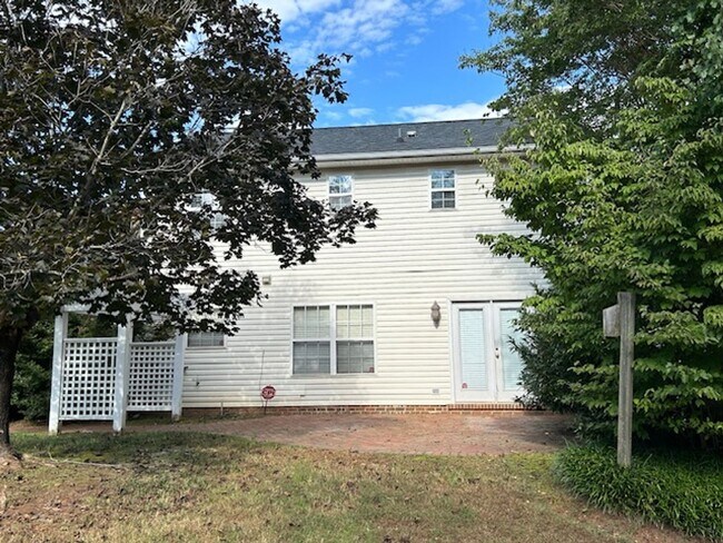 Building Photo - COMING SOON! N Greensboro, 4/2.5 home off of N Church St near Lake Jeanette & I-840