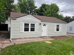 Building Photo - 7115 N Oak St