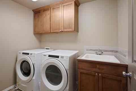 Building Photo - 2995 NE Quiet Canyon Dr