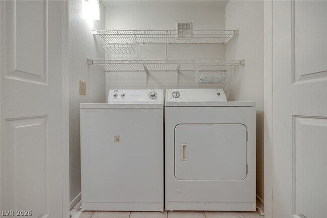 Building Photo - 75 N Valle Verde Dr