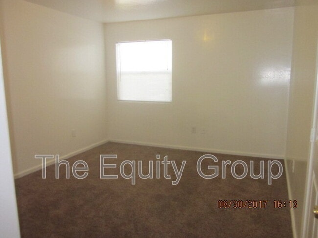 Building Photo - 437 N Park St