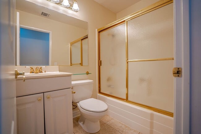 Building Photo - Valencia 4 Bedroom Home for Rent.