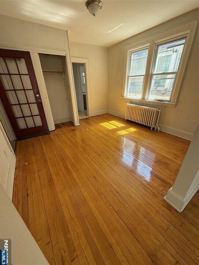 Building Photo - 516 Anderson Ave