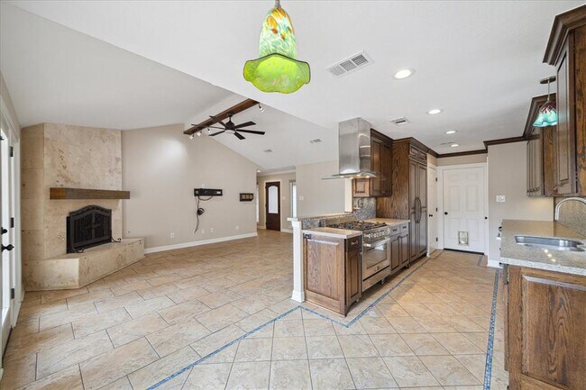 Building Photo - 1818 Arcadia Dr