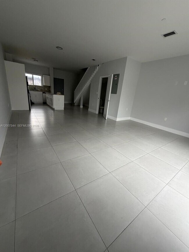 Building Photo - 381 E 50th St