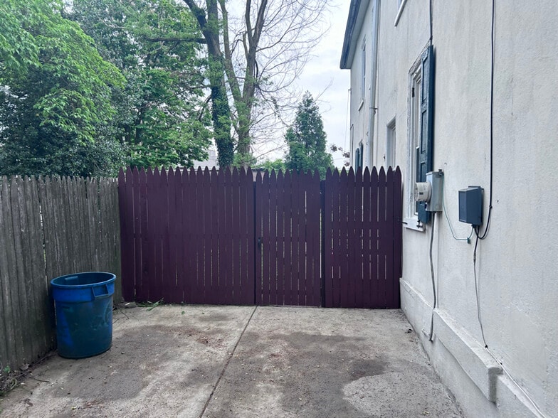 Building Photo - 38 Harvey St