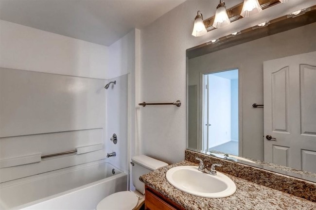 Building Photo - 14972 Avenida Venusto