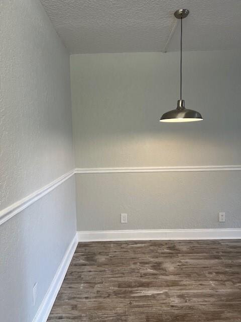 Building Photo - 2588 Riverside Dr
