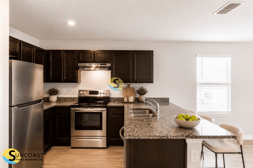Building Photo - 6474 Sweetbay Ln