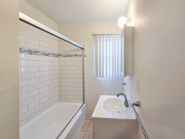 Building Photo - 310 N Florence St