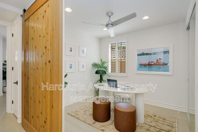 Building Photo - 409 N Cedros Ave