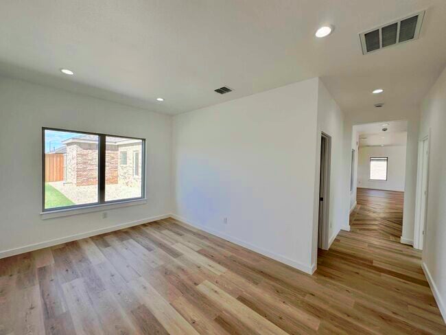 Building Photo - 4912 Jarvis St