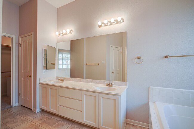 Building Photo - 9137 Fainwood Ln