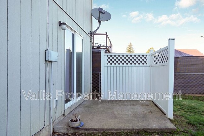 Building Photo - 4422 Remington Pl NE