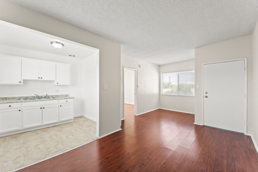 Building Photo - 1254 W 110th St