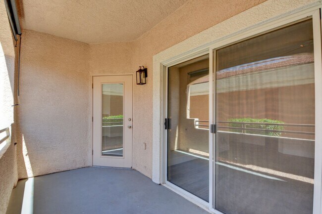 Building Photo - Beautiful 2BR / 2BA Renovated / Modern Condo In A Gated Complex.