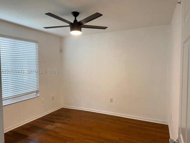 Building Photo - 401 Villa Cir