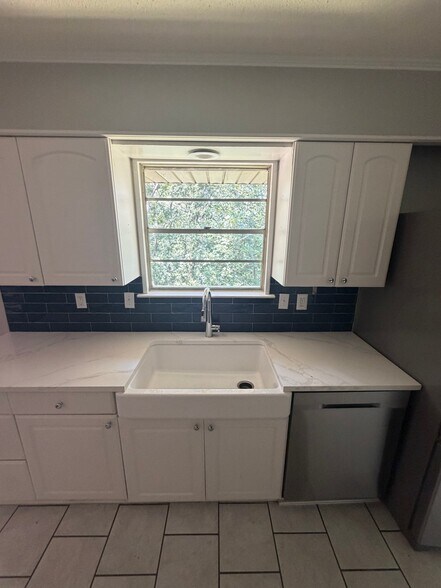 Building Photo - 11480 Bainbridge Dr