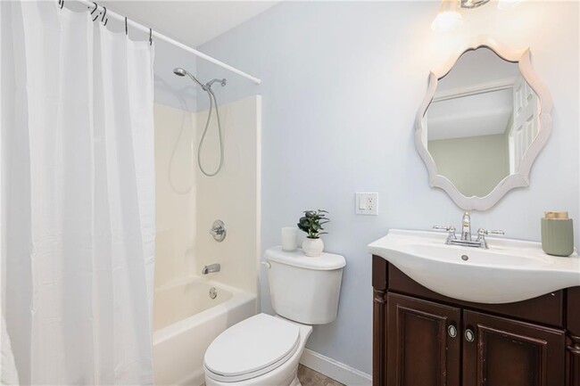 Building Photo - 231 Maple Ave