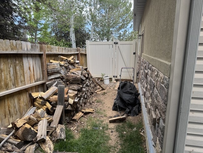 Building Photo - 236 Acord Way