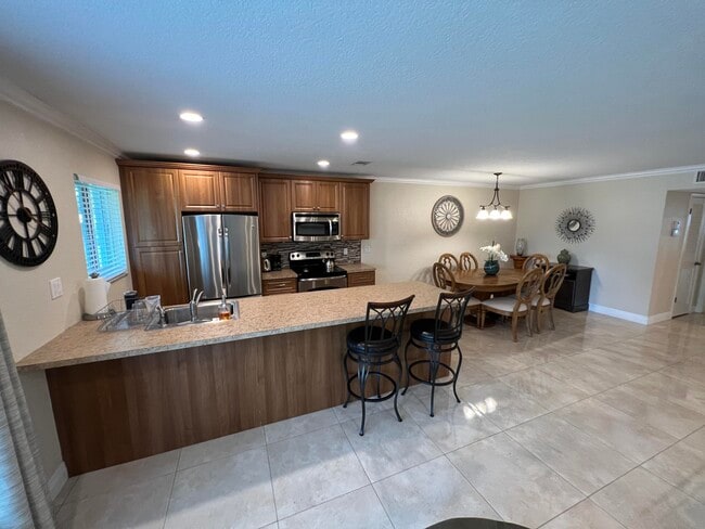 Building Photo - 512 High Point Dr