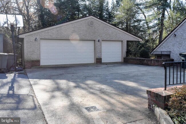 Building Photo - 4900 Indian Ln NW