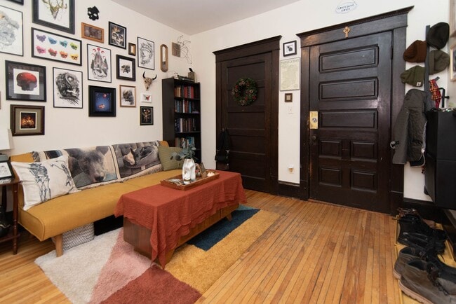 Building Photo - 419 W Franklin Ave