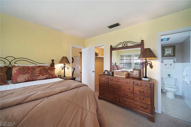 Building Photo - 4613 SE 5th Ave